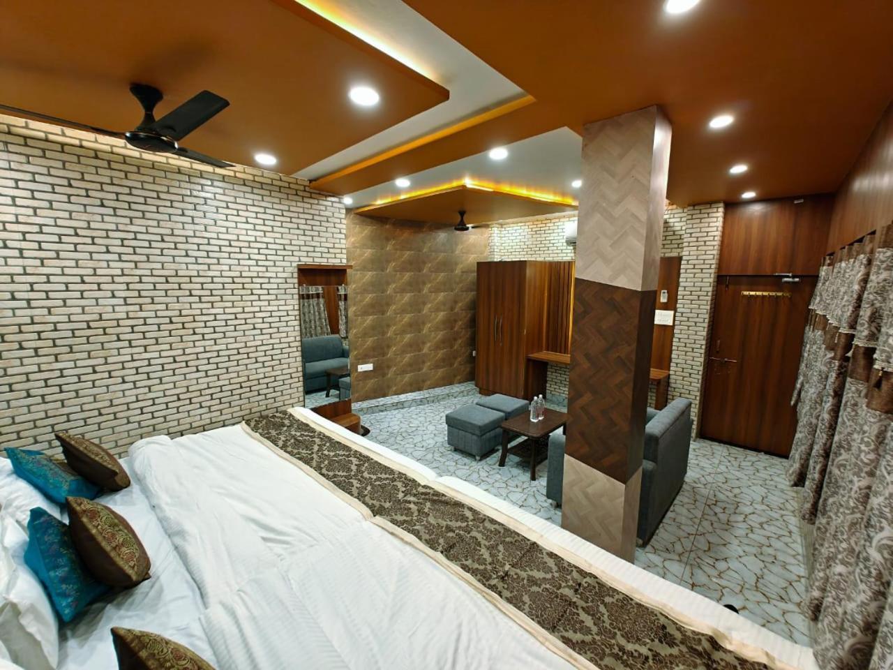 Shri Kailash Pati Guest House- Opposite Kashi Vishwanath Temple Varanasi Esterno foto