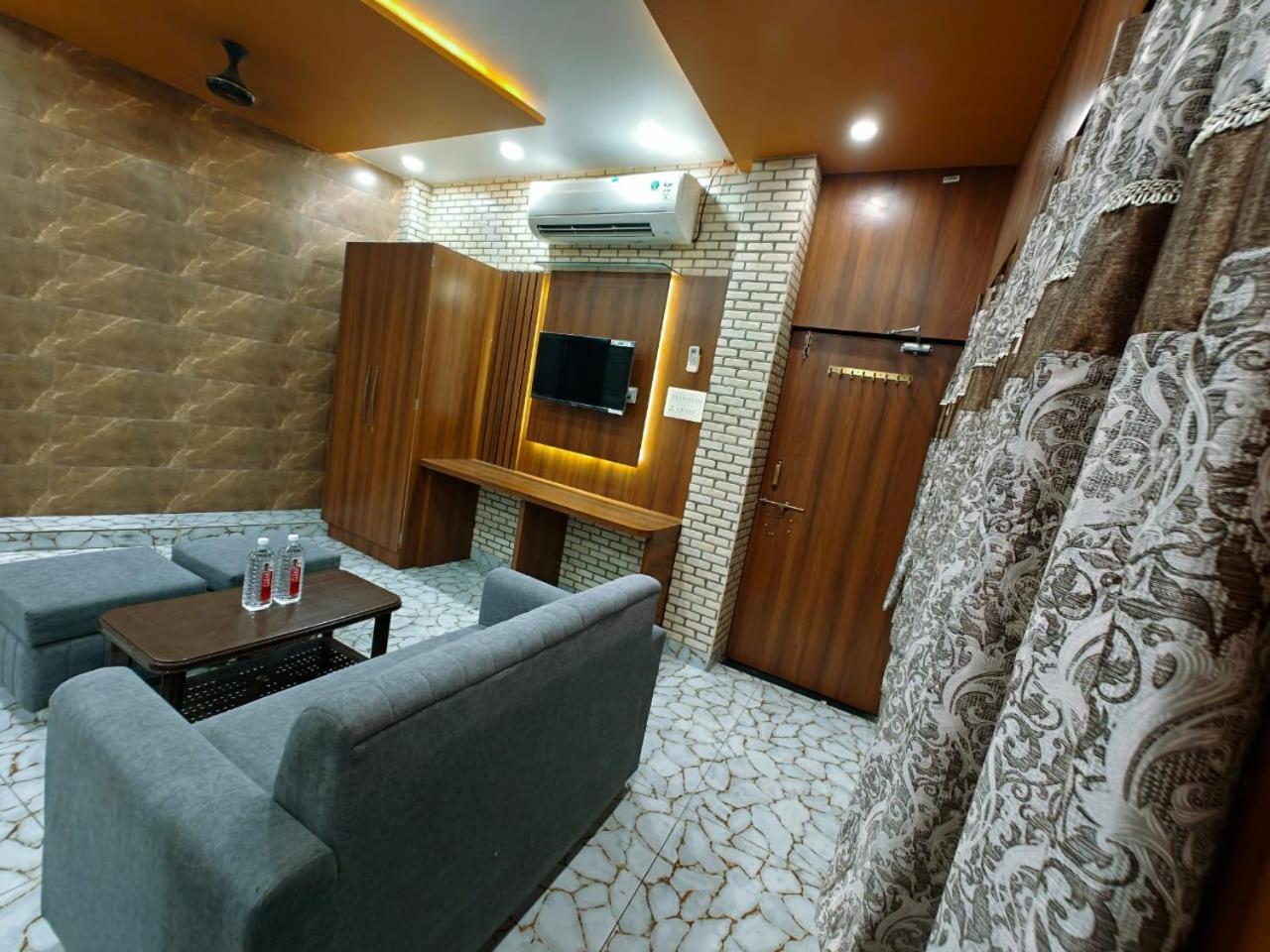 Shri Kailash Pati Guest House- Opposite Kashi Vishwanath Temple Varanasi Esterno foto