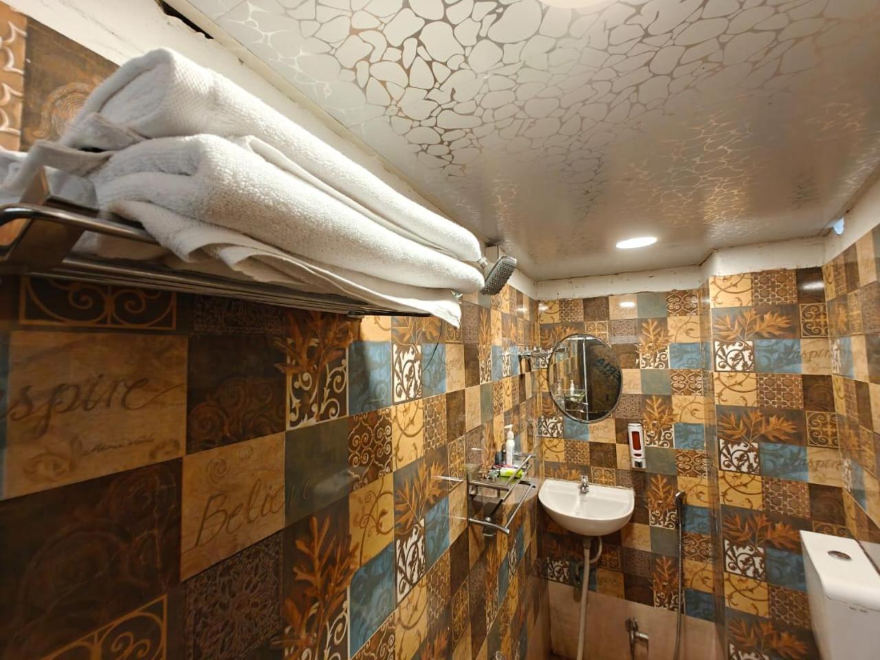 Shri Kailash Pati Guest House- Opposite Kashi Vishwanath Temple Varanasi Esterno foto