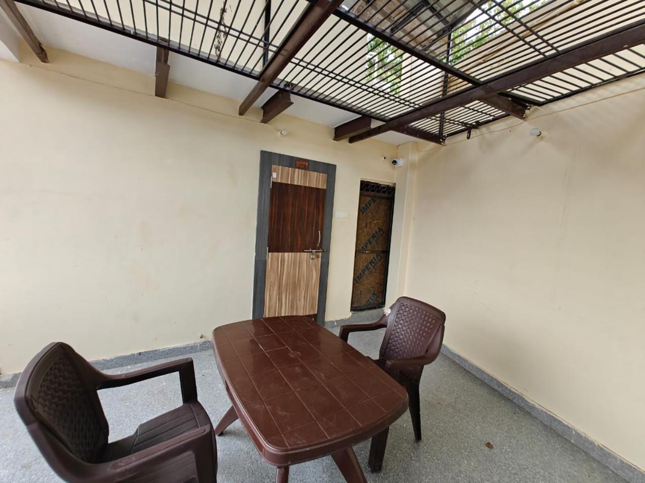 Shri Kailash Pati Guest House- Opposite Kashi Vishwanath Temple Varanasi Esterno foto